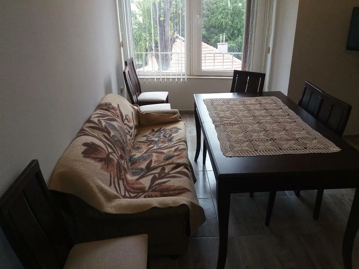 Asparuhov Guest Rooms And Apartments Várna 2*,  Bulgária
