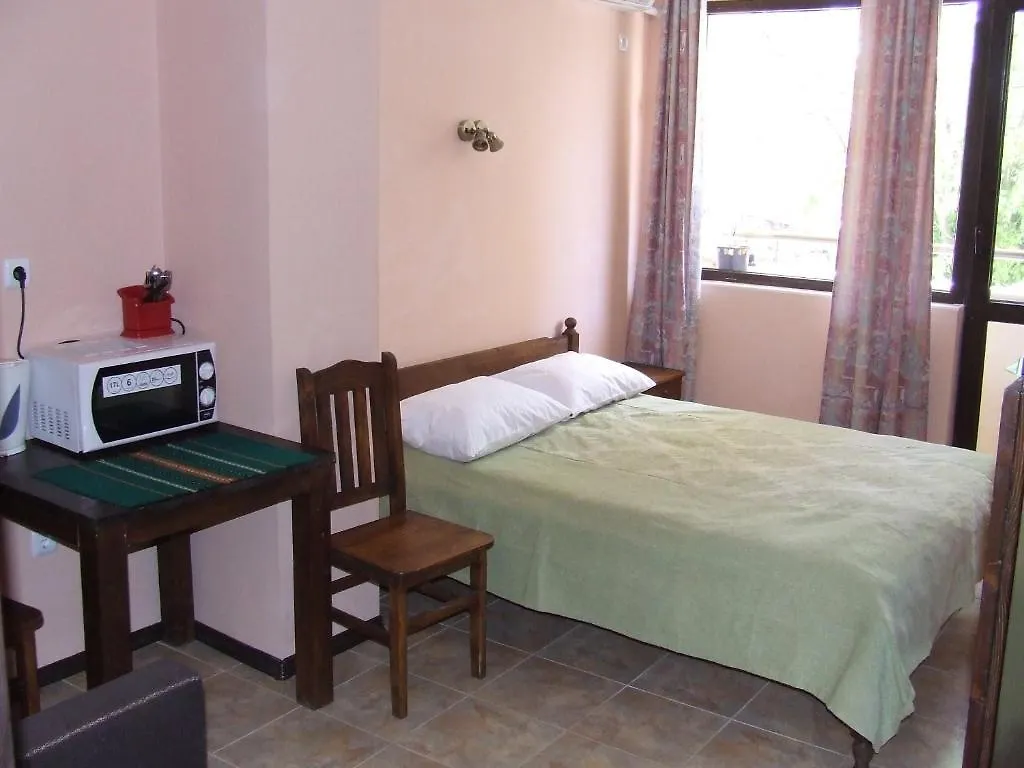 Asparuhov Guest Rooms And Apartments Varna 2*,  Bulgária