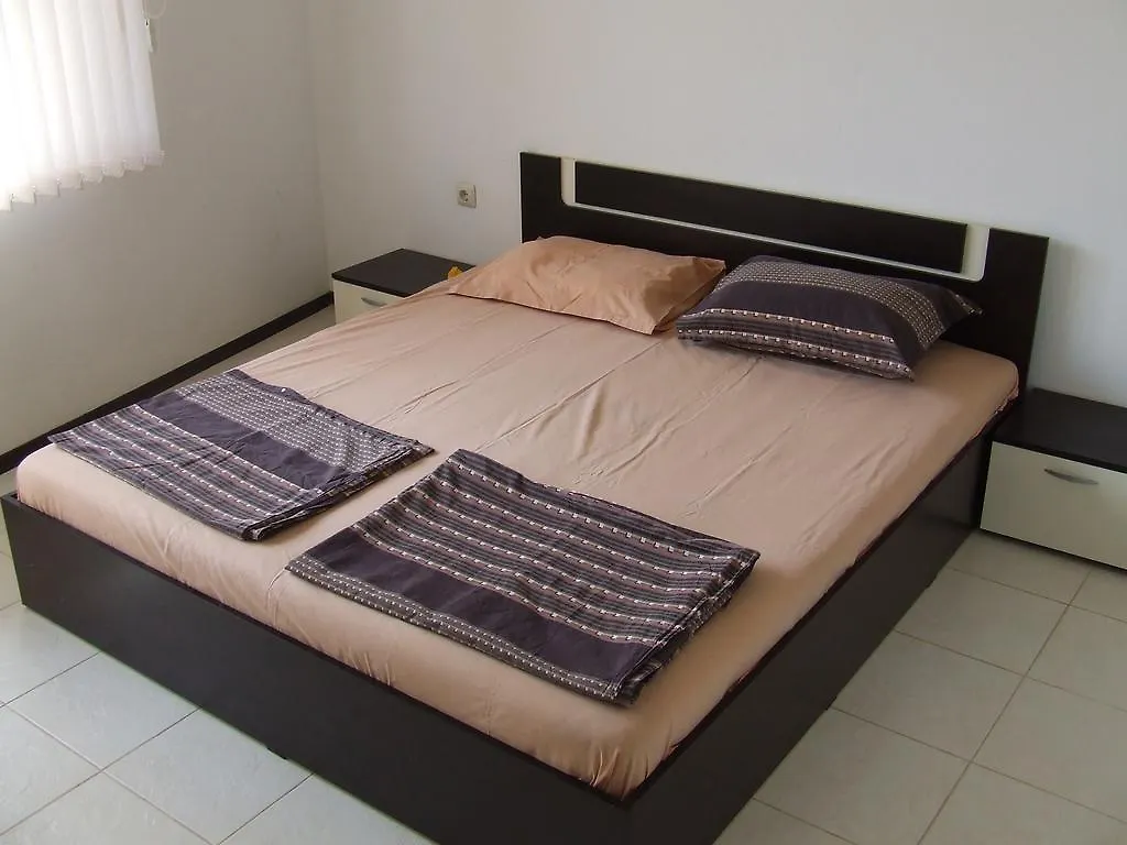 Asparuhov Guest Rooms And Apartments Varna Bulgária