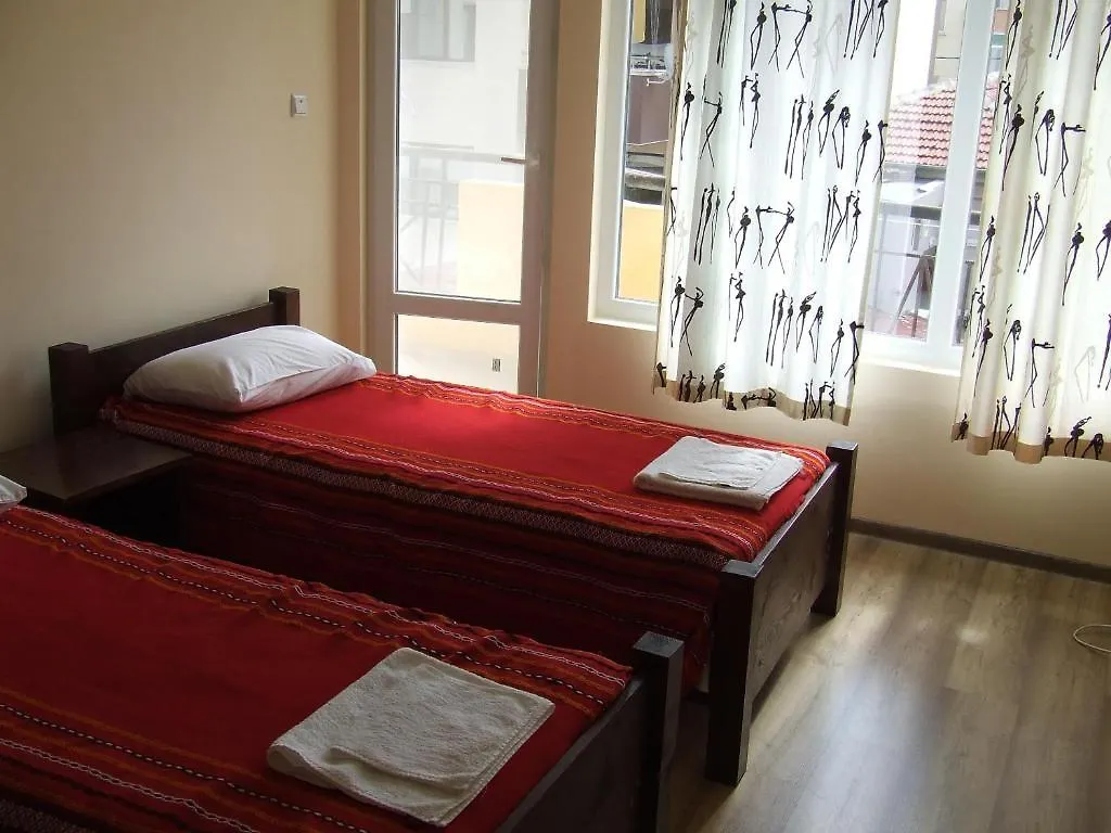 Asparuhov Guest Rooms And Apartments Varna Bulgária